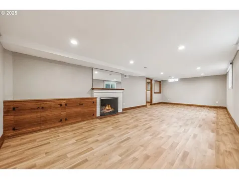6122 SW 45th Avenue Portland OR 97221