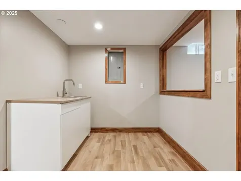 6122 SW 45th Avenue Portland OR 97221