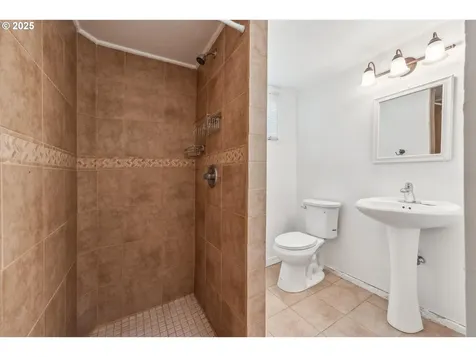 6122 SW 45th Avenue Portland OR 97221