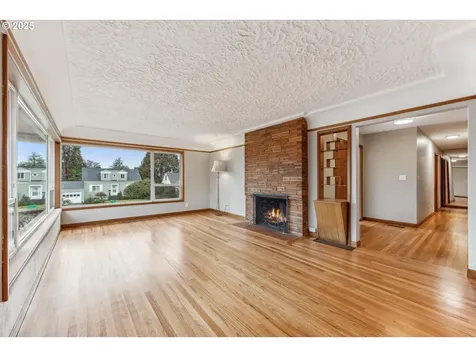 6122 SW 45th Avenue Portland OR 97221