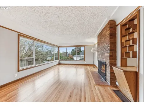 6122 SW 45th Avenue Portland OR 97221