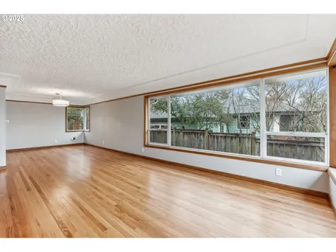 6122 SW 45th Avenue Portland OR 97221