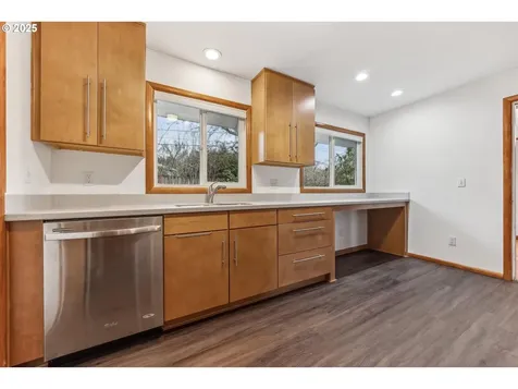 6122 SW 45th Avenue Portland OR 97221