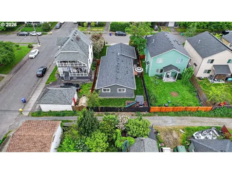 3709 SE 65th Avenue Portland OR 97206