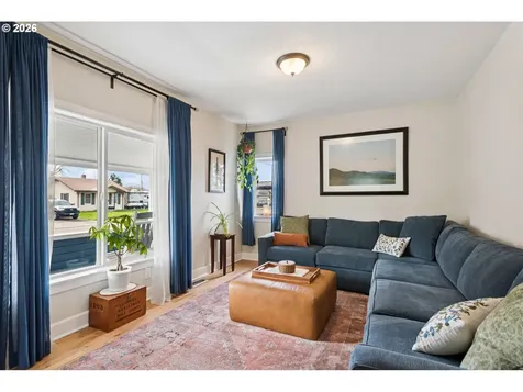 384 W Dartmouth Street Gladstone OR 97027