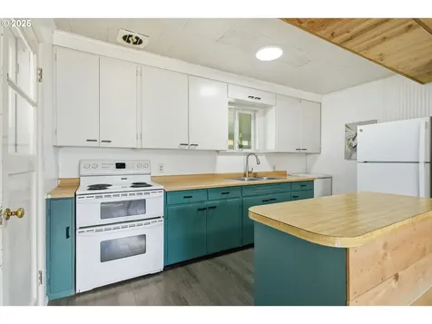76395 River Road Oakridge OR 97463