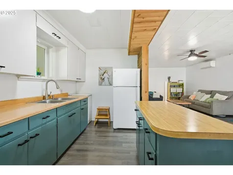 76395 River Road Oakridge OR 97463