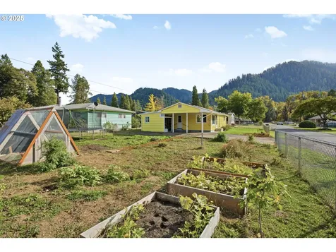 76395 River Road Oakridge OR 97463