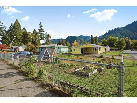 76395 River Road Oakridge OR 97463