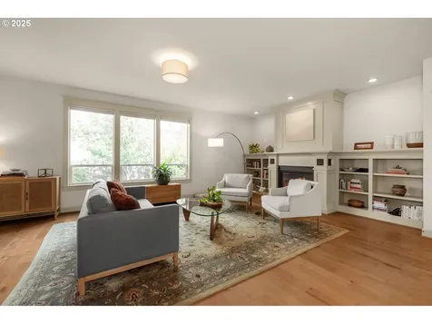 1025 NE Dean Street Portland OR 97211