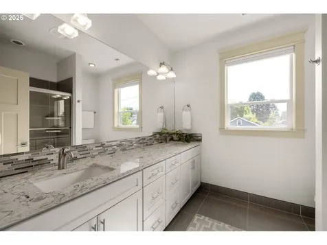 1025 NE Dean Street Portland OR 97211