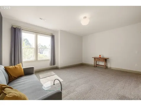 1025 NE Dean Street Portland OR 97211
