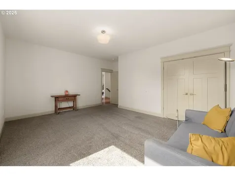 1025 NE Dean Street Portland OR 97211
