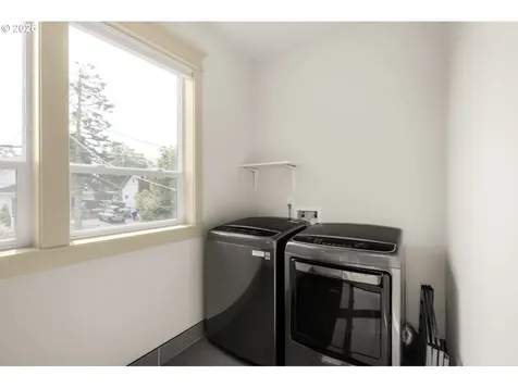 1025 NE Dean Street Portland OR 97211