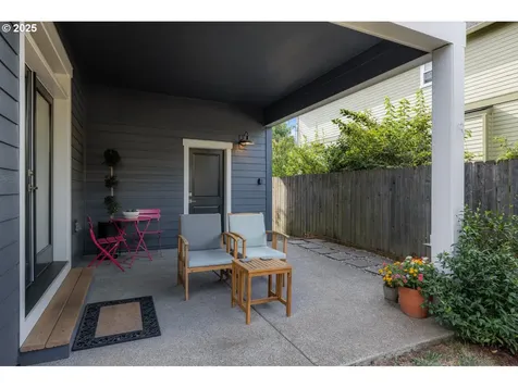 1025 NE Dean Street Portland OR 97211