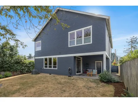 1025 NE Dean Street Portland OR 97211