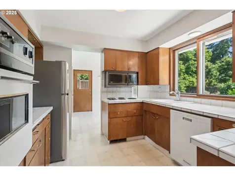 4242 SW Admiral Street Portland OR 97221