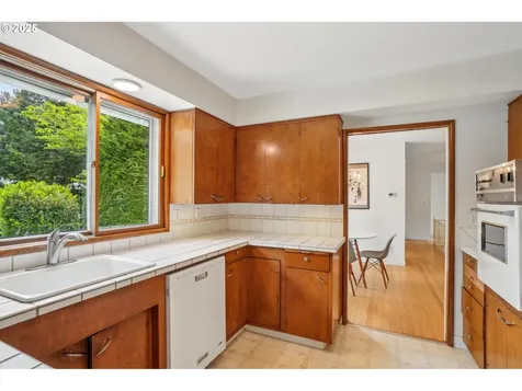 4242 SW Admiral Street Portland OR 97221