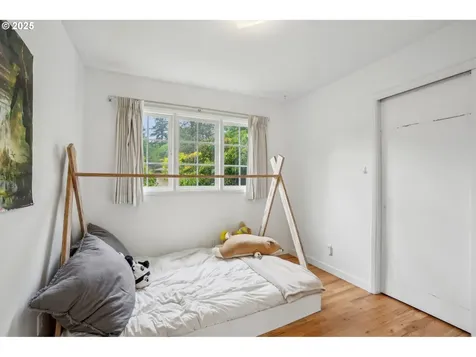 4242 SW Admiral Street Portland OR 97221