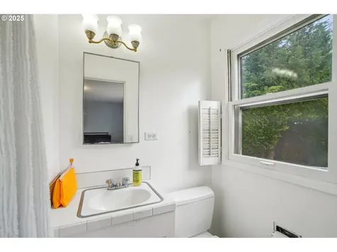 4242 SW Admiral Street Portland OR 97221