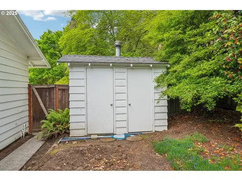 4242 SW Admiral Street Portland OR 97221