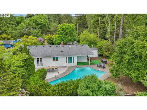 4242 SW Admiral Street Portland OR 97221