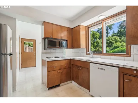 4242 SW Admiral Street Portland OR 97221