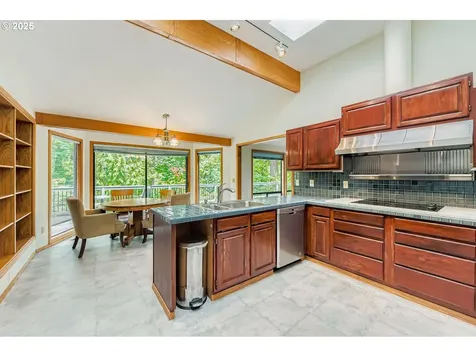 10624 SW 14th Drive Portland OR 97219