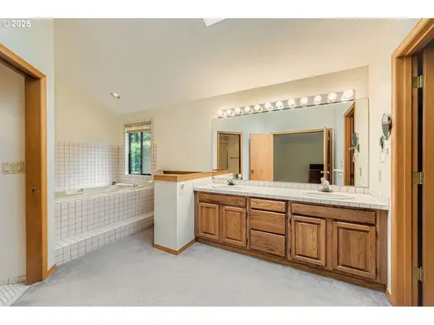 10624 SW 14th Drive Portland OR 97219