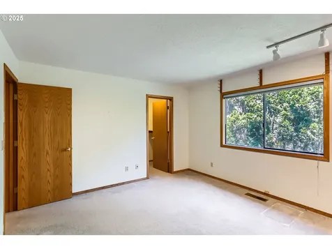 10624 SW 14th Drive Portland OR 97219