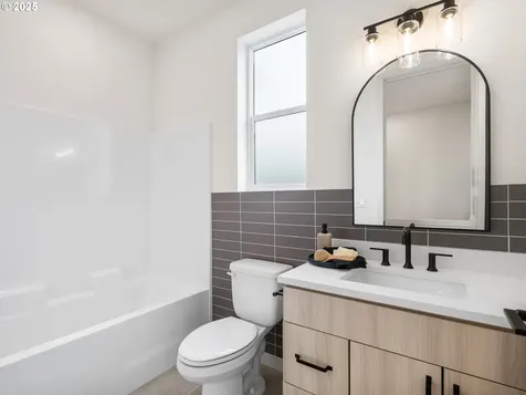 305 SE Jetty Avenue Lincoln City OR 97367