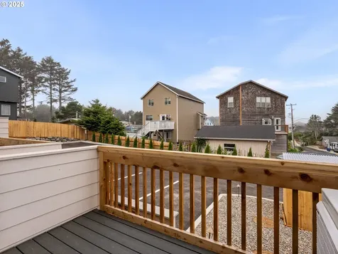 305 SE Jetty Avenue Lincoln City OR 97367