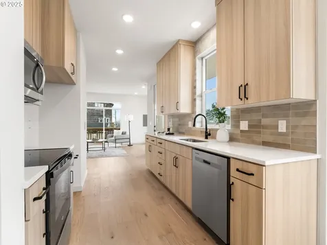 305 SE Jetty Avenue Lincoln City OR 97367