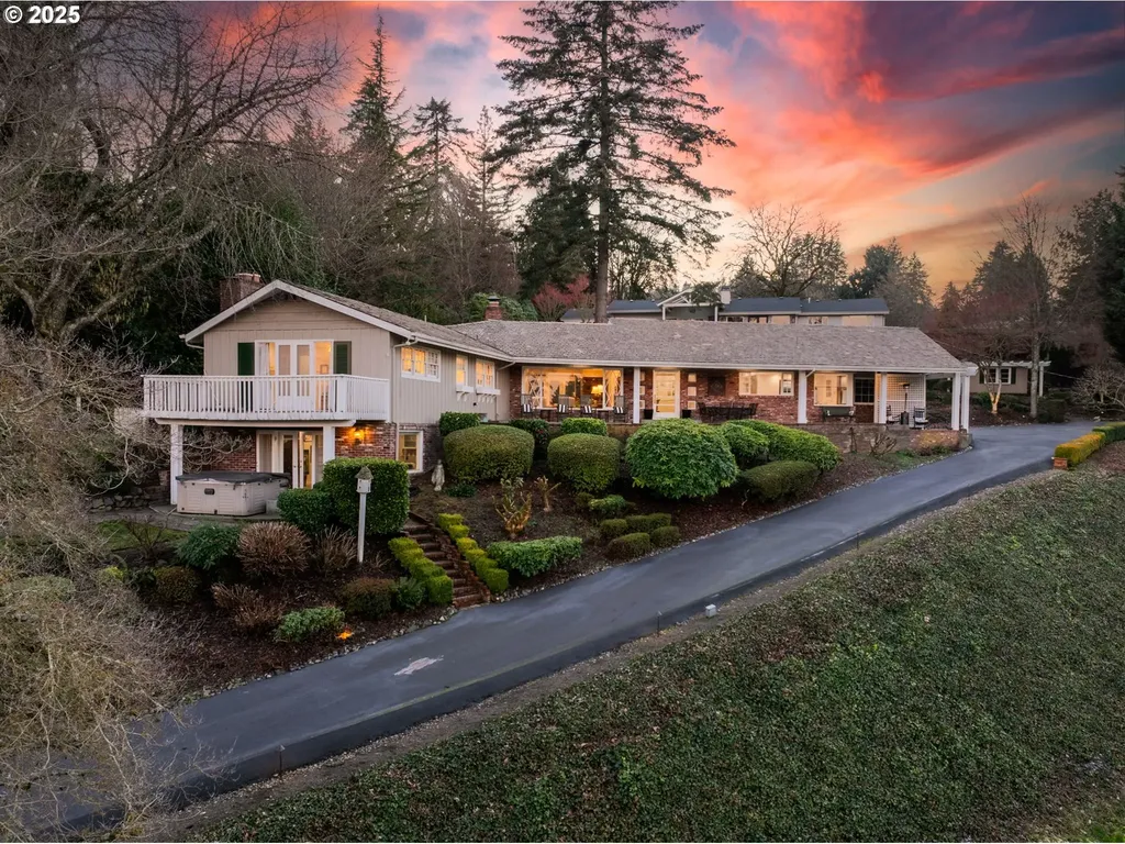 17075 Old River Drive Lake Oswego OR 97034