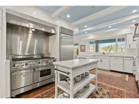 17075 Old River Drive Lake Oswego OR 97034