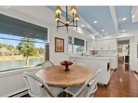17075 Old River Drive Lake Oswego OR 97034