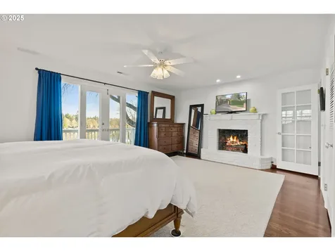 17075 Old River Drive Lake Oswego OR 97034