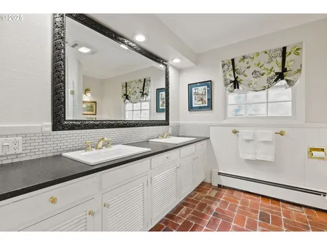 17075 Old River Drive Lake Oswego OR 97034