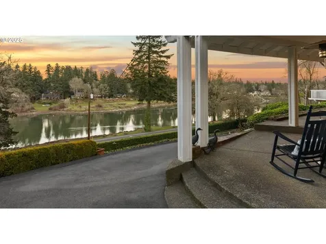 17075 Old River Drive Lake Oswego OR 97034