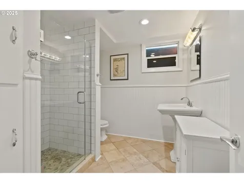 17075 Old River Drive Lake Oswego OR 97034