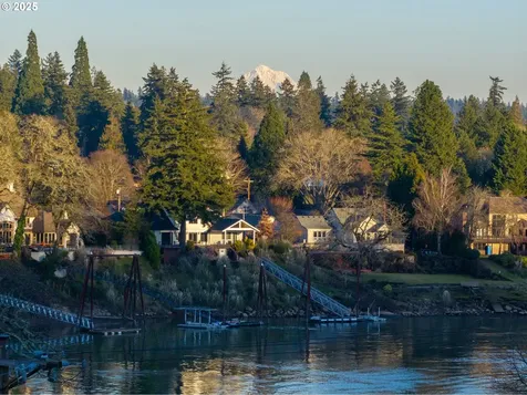 17075 Old River Drive Lake Oswego OR 97034