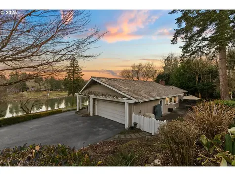 17075 Old River Drive Lake Oswego OR 97034