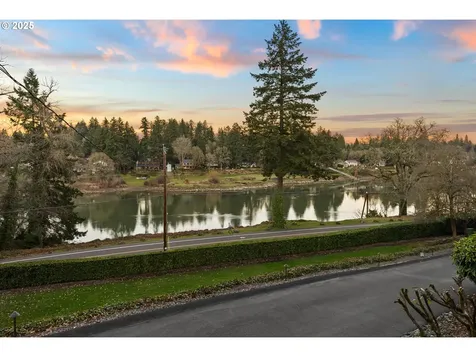 17075 Old River Drive Lake Oswego OR 97034