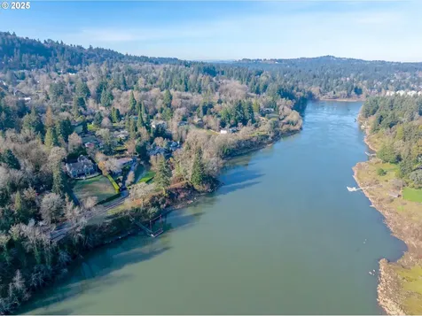 17075 Old River Drive Lake Oswego OR 97034