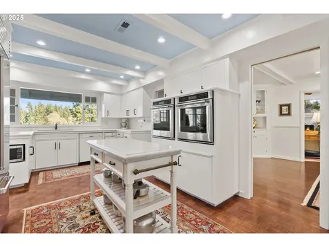 17075 Old River Drive Lake Oswego OR 97034