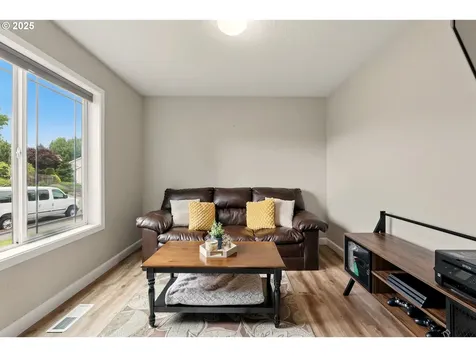 1509 SE Solomon Loop Vancouver WA 98683