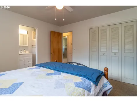 956 W Pilger Street Roseburg OR 97471
