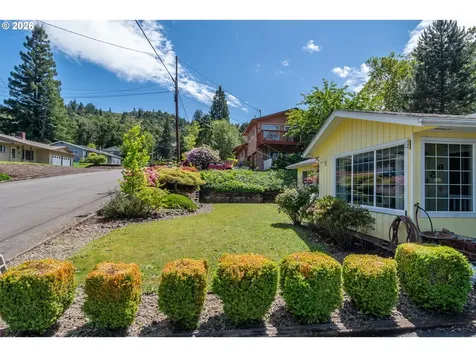 956 W Pilger Street Roseburg OR 97471