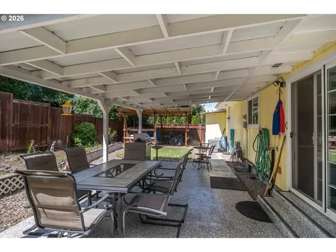 956 W Pilger Street Roseburg OR 97471