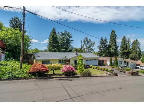 956 W Pilger Street Roseburg OR 97471